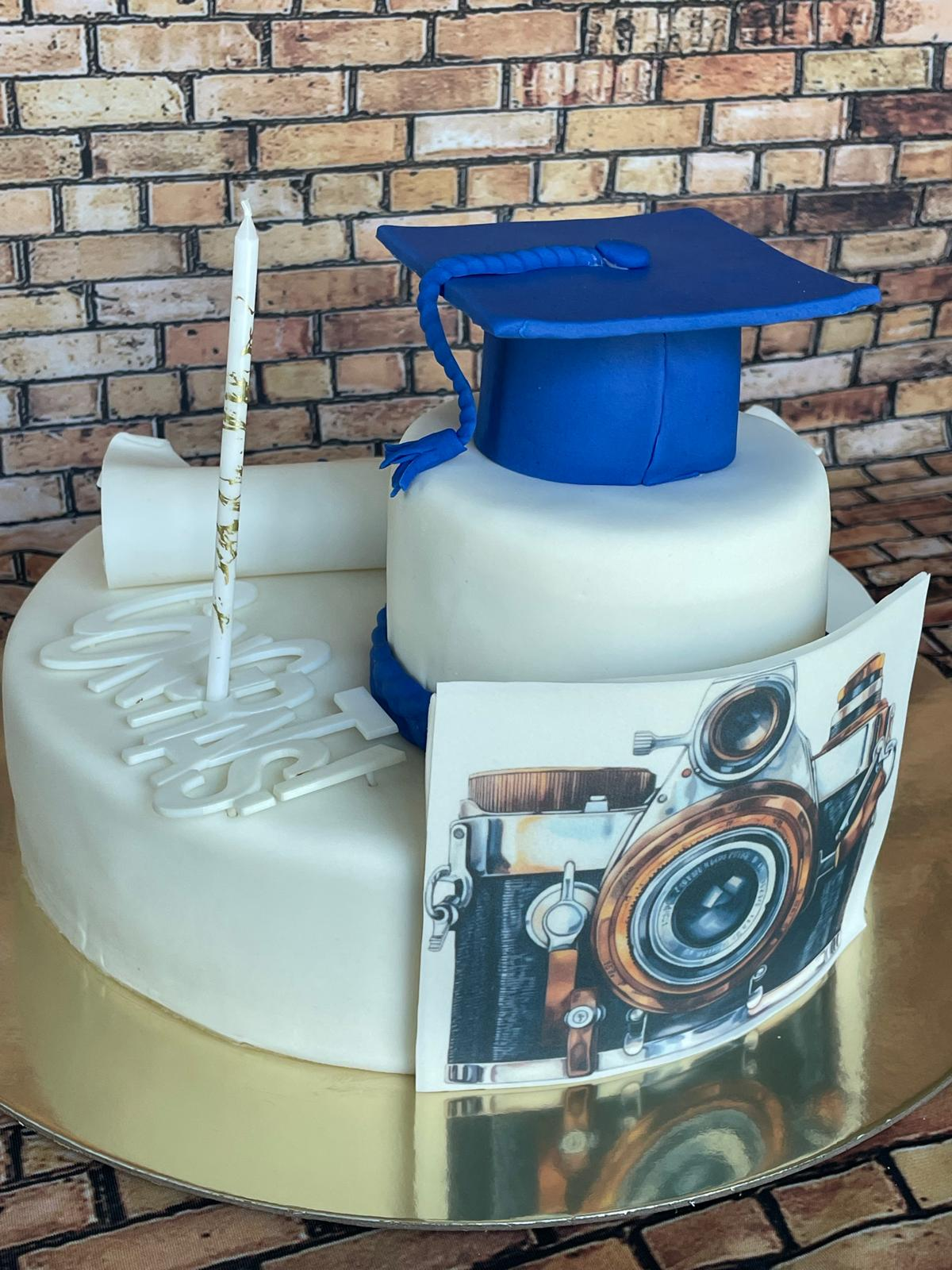 Graduation cake 4